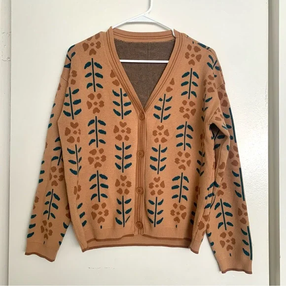 Button-down Floral Cardigan - Picture 2 of 8